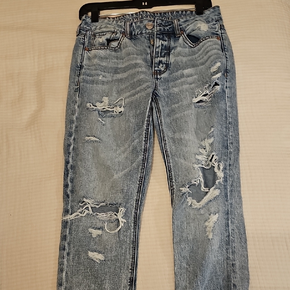 American Eagle Light Blue Distressed Button Fly Tomgirl Jeans  Size 2 EUC